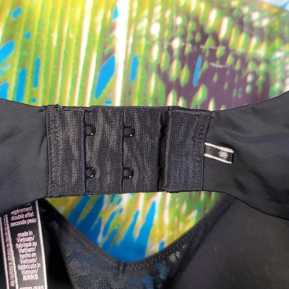 Victoria's Secret Bra. Size 38DD - Picture 5 of 6